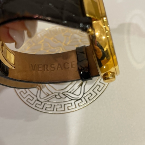 Authentic Versace Lady Watch Gold Plated With Diamonds & Leather - Picture 5 of 11